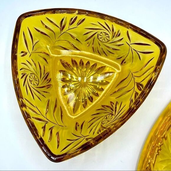 Hazel Atlas Gold Amber Pinwheel Triangle Candy Box w/ Finial Lid - Picture 13 of 15